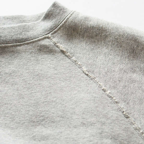 ほどよいサイズ感とゆとりのあるラグランスリーブ ほどよいサイズ感とゆとりのあるラグランスリーブ