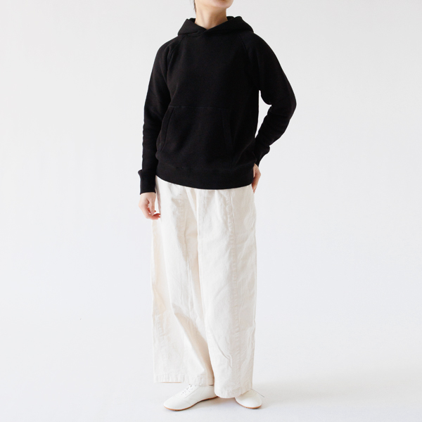 カジュアルすぎない大人スウェット