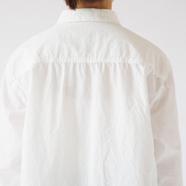 洗いざらしでも着られる自然な風合い