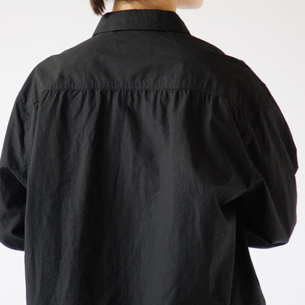 洗いざらしでも着られる自然な風合い