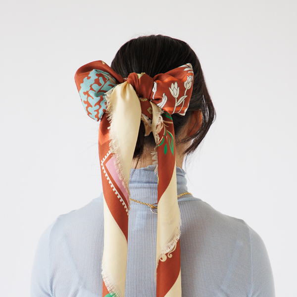 まとめた髪に巻きつけたり