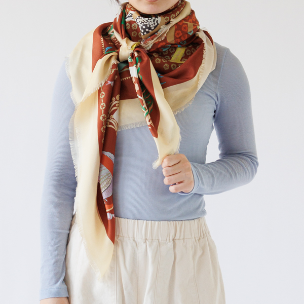 巻き方一つでエレガントな雰囲気