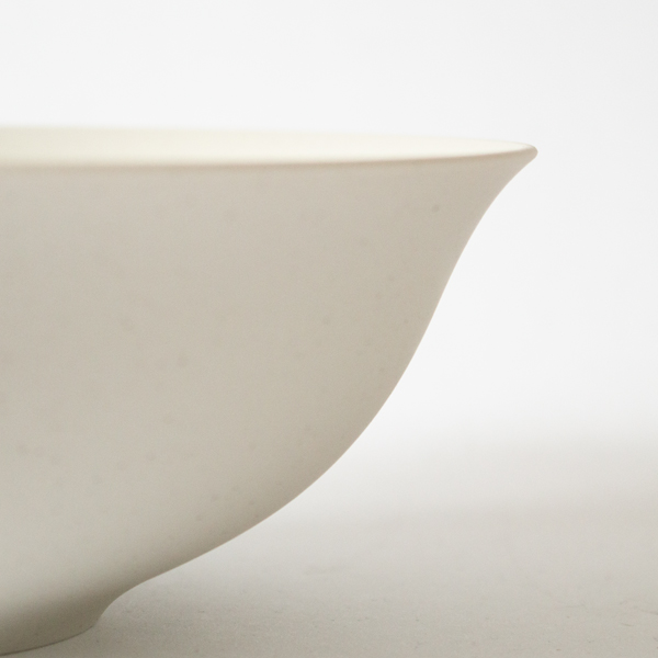 上に向かって広がる形。 上に向かって広がる形。