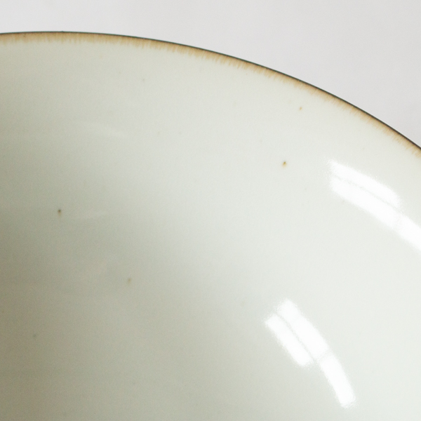 フチサビ:縁に鉄釉を施すことで口縁に濃いラインが出る仕上げ。 フチサビ:縁に鉄釉を施すことで口縁に濃いラインが出る仕上げ。