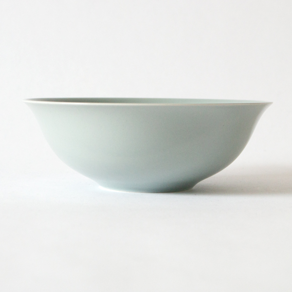 上に向かって少し広がる形。 上に向かって少し広がる形。