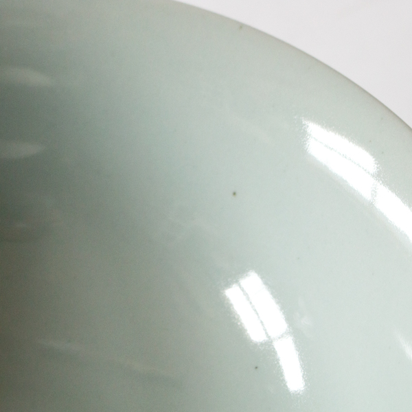 セイジ:薄い青みを帯びた透明感のある釉調。 セイジ:薄い青みを帯びた透明感のある釉調。