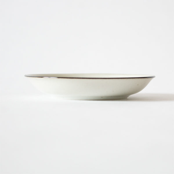 上に向かって少し広がる形。