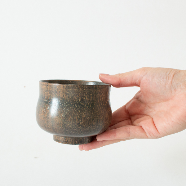 手の小さい方でも持ちやすい