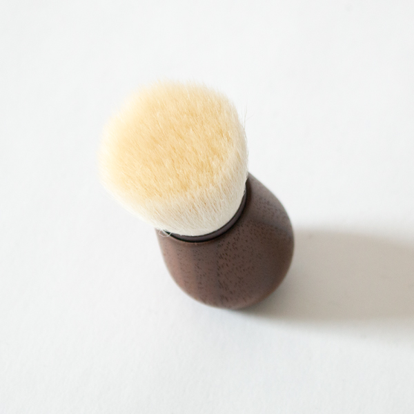 細い毛がぎっしりとつまった穂先