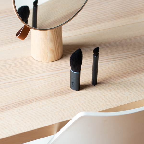 立てても保管できるコンパクトタイプ