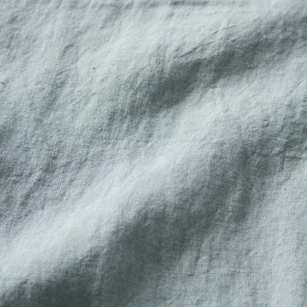 小さな釜で職人が少量ずつ染め上げています(BLUE GREEN) 小さな釜で職人が少量ずつ染め上げています(BLUE GREEN)