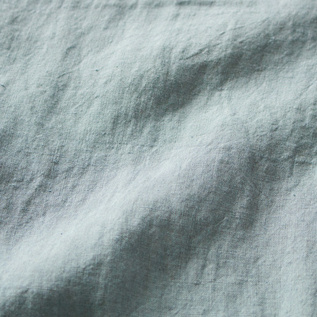 小さな釜で職人が少量ずつ染め上げています(BLUE GREEN) 小さな釜で職人が少量ずつ染め上げています(BLUE GREEN)