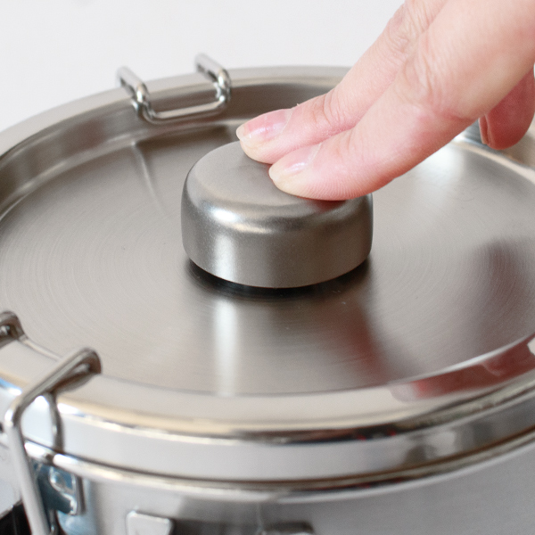 空気弁の役割を果たすツマミ