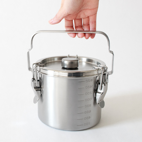 懐かしい給食缶が、ミニサイズになって登場です