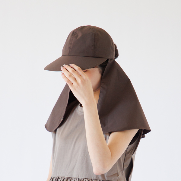 つばが広めのジョッキーハット