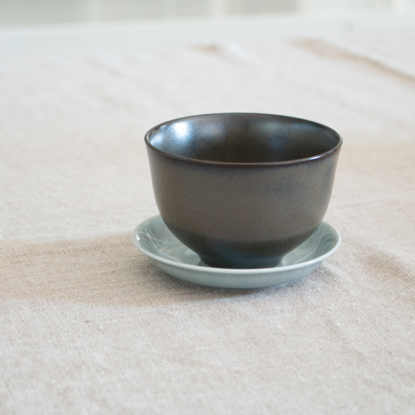 Cupと合わせて茶托としても使えます（セイジ）