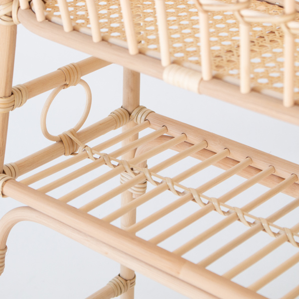 二段目はメガネや本など、一時的に置きたい小物を(Medium)