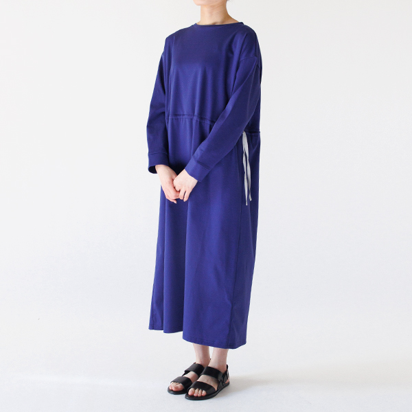 紐を絞らない状態(身長160cm・ROYAL BLUE) 紐を絞らない状態(身長160cm・ROYAL BLUE)