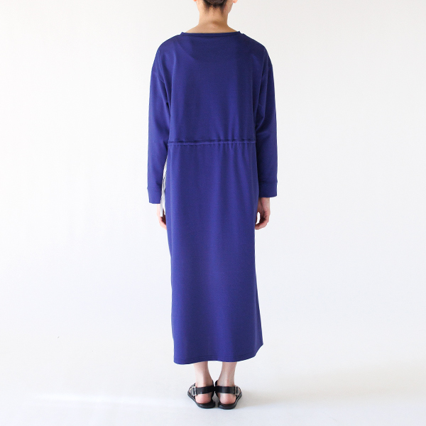 紐を絞らない状態(身長160cm・ROYAL BLUE) 紐を絞らない状態(身長160cm・ROYAL BLUE)