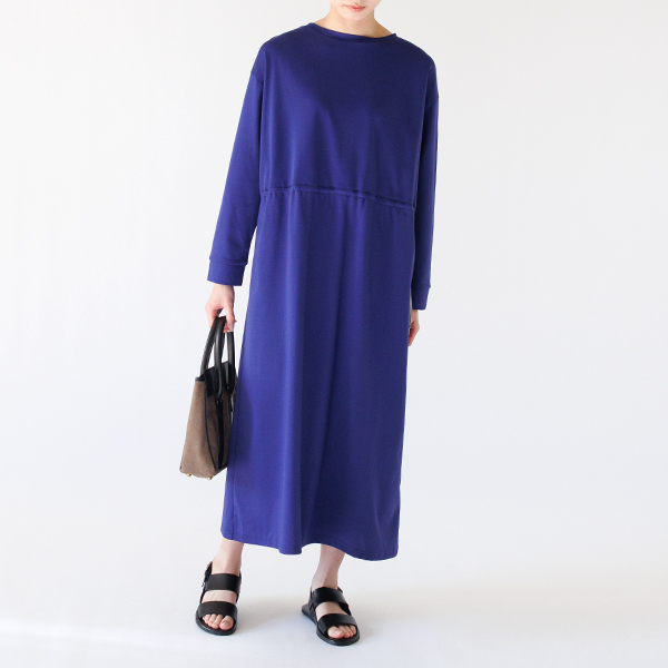 紐を絞らない状態(身長160cm・ROYAL BLUE) 紐を絞らない状態(身長160cm・ROYAL BLUE)