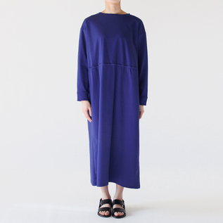 紐を絞らない状態(身長160cm・ROYAL BLUE) 紐を絞らない状態(身長160cm・ROYAL BLUE)
