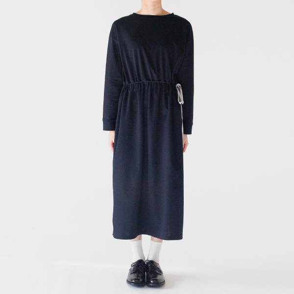 紐を絞った状態(身長160cm・NAVY) 紐を絞った状態(身長160cm・NAVY)