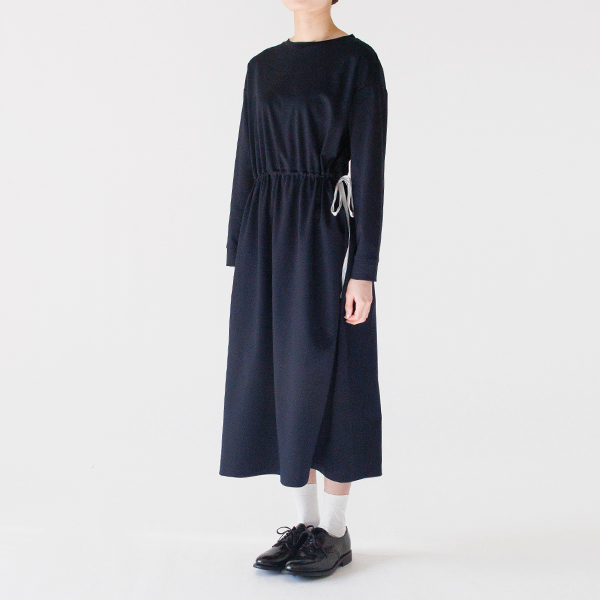 紐を絞った状態(身長160cm・NAVY) 紐を絞った状態(身長160cm・NAVY)