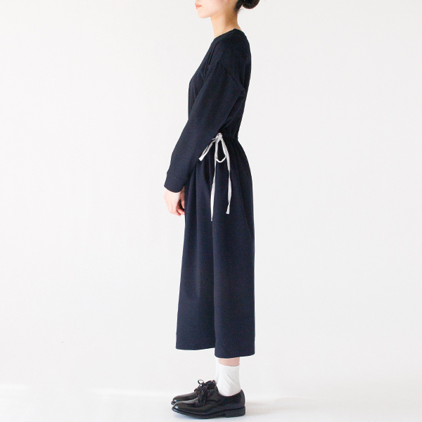 紐を絞った状態(身長160cm・NAVY) 紐を絞った状態(身長160cm・NAVY)