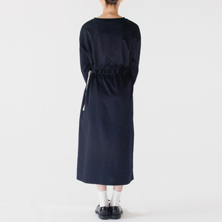 紐を絞った状態(身長160cm・NAVY) 紐を絞った状態(身長160cm・NAVY)