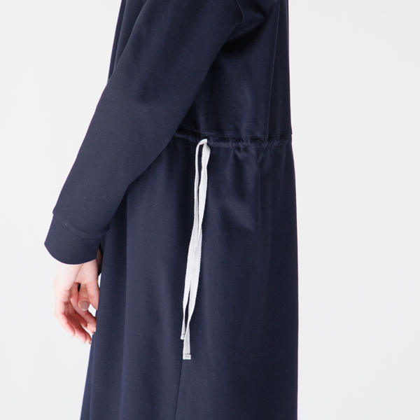 紐はそのまま垂らしても可愛い(身長160cm・NAVY) 紐はそのまま垂らしても可愛い(身長160cm・NAVY)