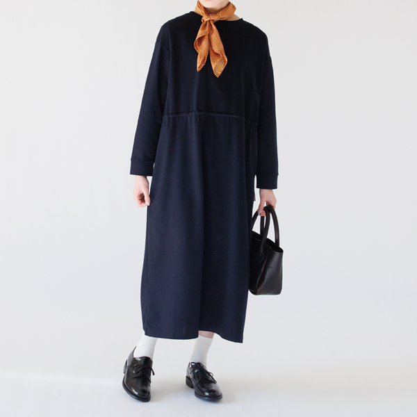 紐を絞らない状態(身長160cm・NAVY) 紐を絞らない状態(身長160cm・NAVY)