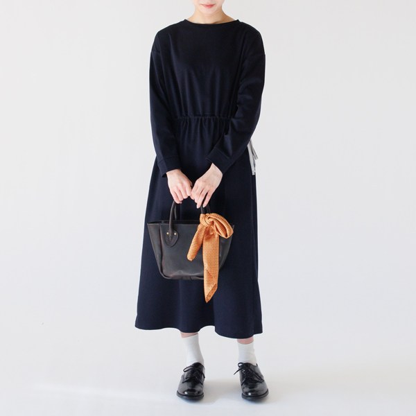 紐を絞った状態(身長160cm・NAVY) 紐を絞った状態(身長160cm・NAVY)