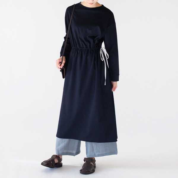 紐を絞った状態(身長160cm・NAVY) 紐を絞った状態(身長160cm・NAVY)