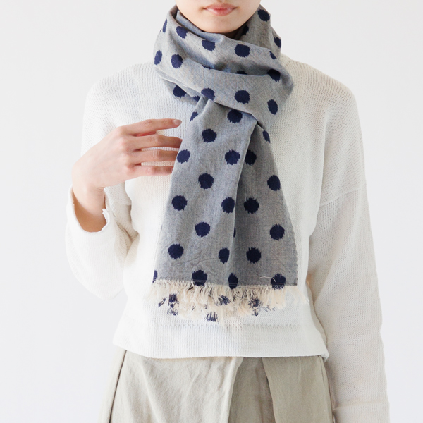 水玉模様も派手にならないのがいいです