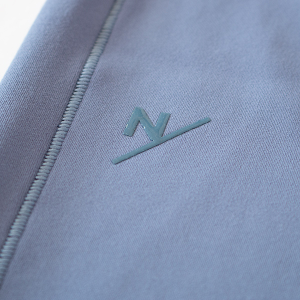 ブランドロゴのアクセント(NB) ブランドロゴのアクセント(NB)