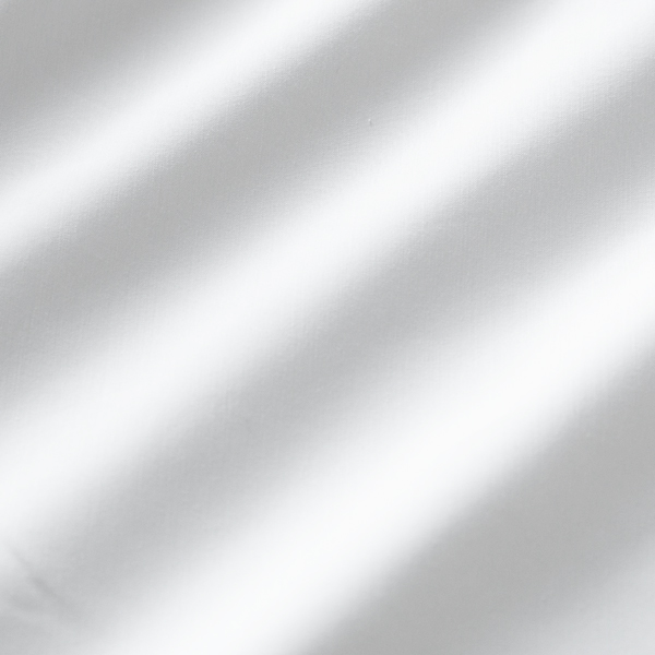 ハリと滑らかさのある生地です(W)