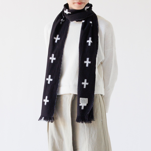 黒地に白の十字模様