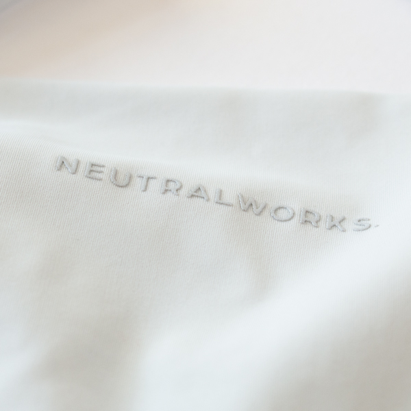 ぷっくり立体的なブランドロゴ入り(PG)