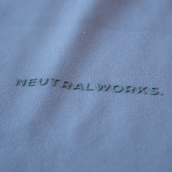 ぷっくり立体的なロゴ(NB)