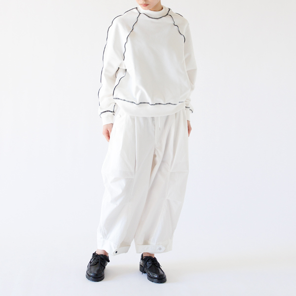 裾のアジャストで絞った着方(身長160cm・WHITE) 裾のアジャストで絞った着方(身長160cm・WHITE)