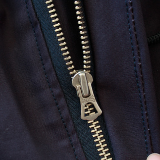 フロントはZIP開き(NAVY) フロントはZIP開き(NAVY)