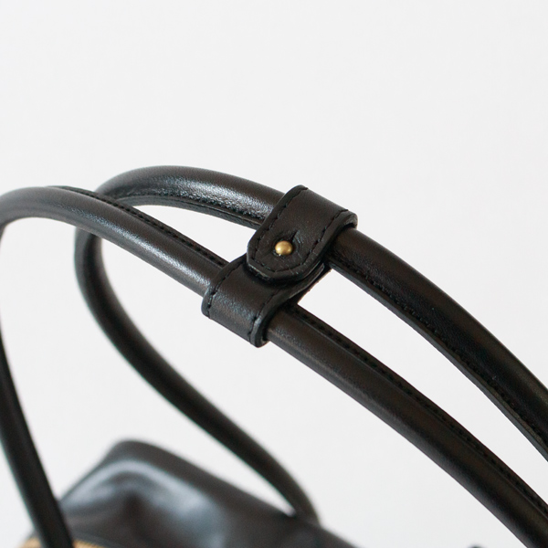 ハンドルをまとめるレザーパーツ ハンドルをまとめるレザーパーツ