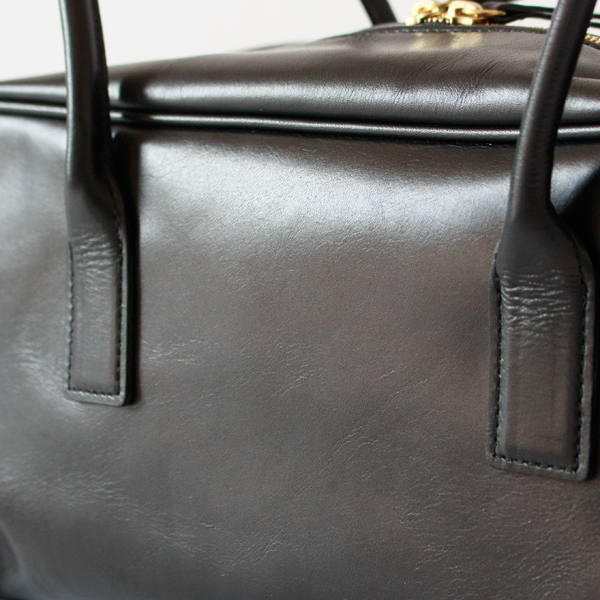 上品な光沢感を持ったハイグレード牛革、APERTO 上品な光沢感を持ったハイグレード牛革、APERTO