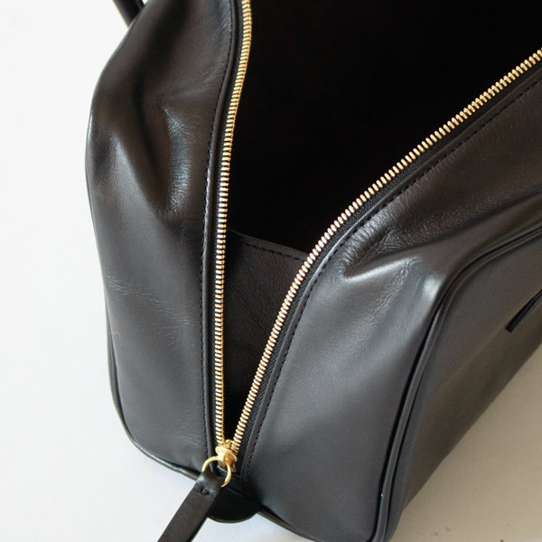 使い込むほどに柔らかさと艶が増します 使い込むほどに柔らかさと艶が増します