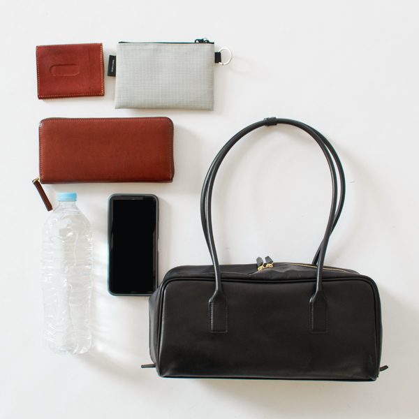 折りたたみ傘や飲料ボトルも入れやすい形 折りたたみ傘や飲料ボトルも入れやすい形