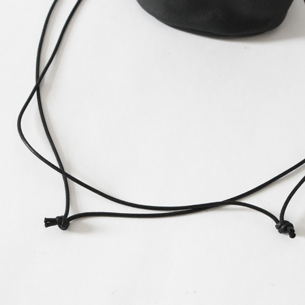 ショルダーは結んで長さを変えられます ショルダーは結んで長さを変えられます