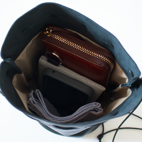 マチがあるので荷物も取り出しやすいです マチがあるので荷物も取り出しやすいです