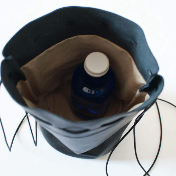 ミニボトルも入ります ミニボトルも入ります