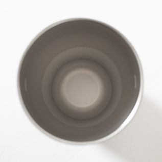 淹れたてのコーヒーから氷を入れた冷たいドリンクまで、最後のひと口まで飲み頃温度を長くキープします