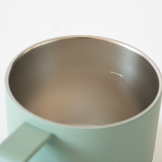 淹れたてのコーヒーから氷を入れた冷たいドリンクまで、最後のひと口まで飲み頃温度を長くキープします(Iceberg) 淹れたてのコーヒーから氷を入れた冷たいドリンクまで、最後のひと口まで飲み頃温度を長くキープします(Iceberg)